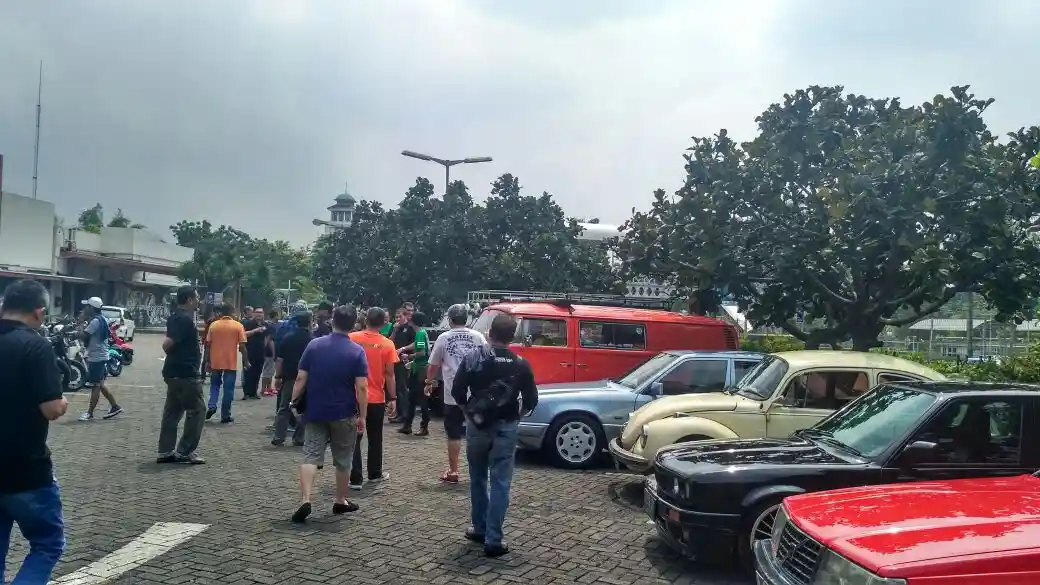 Foto - Komunitas Klasik Retro Rutin Kumpul Di Minggu Pagi 