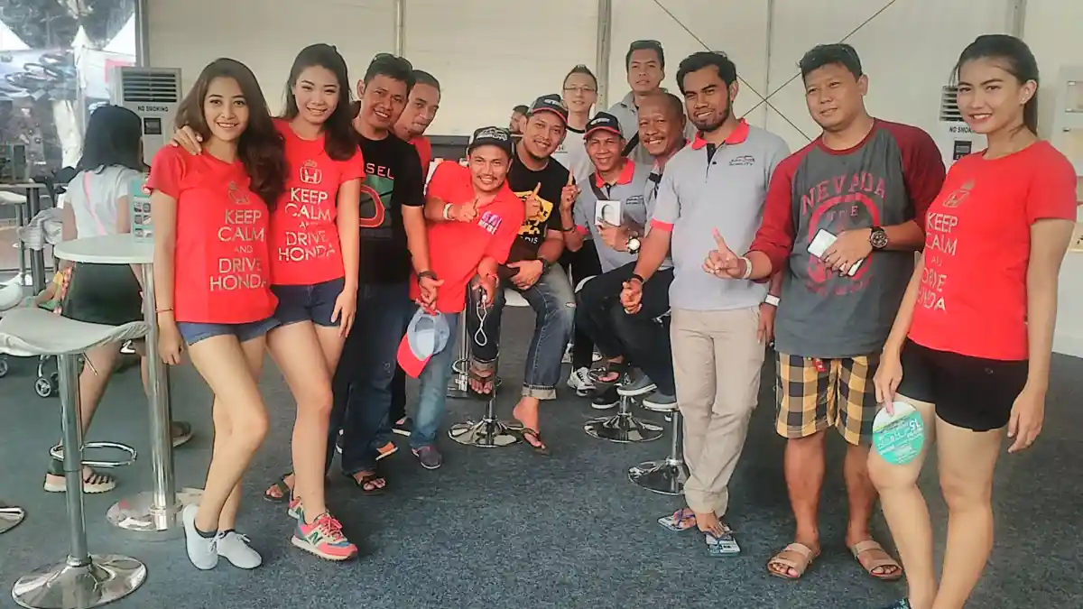 Foto - Mobilio Indonesia Community Tergiur Belanja Di Senayan