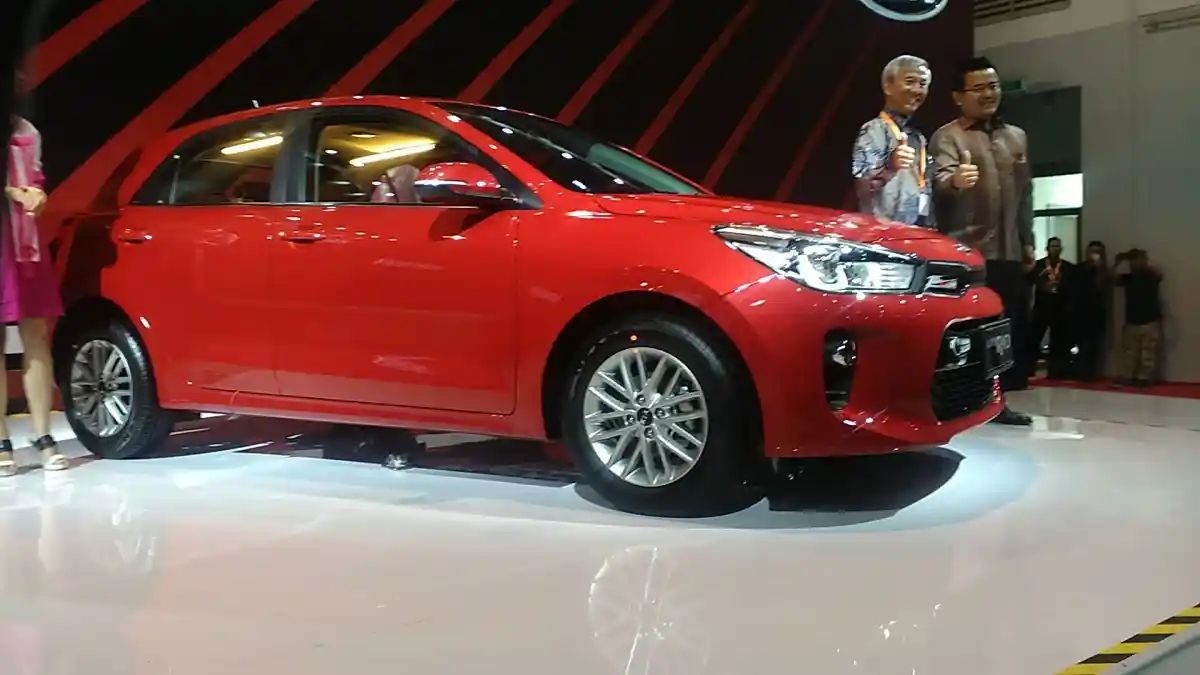 Foto - GALERI: Kia Rio 2017 Spek Indonesia (15 Foto)
