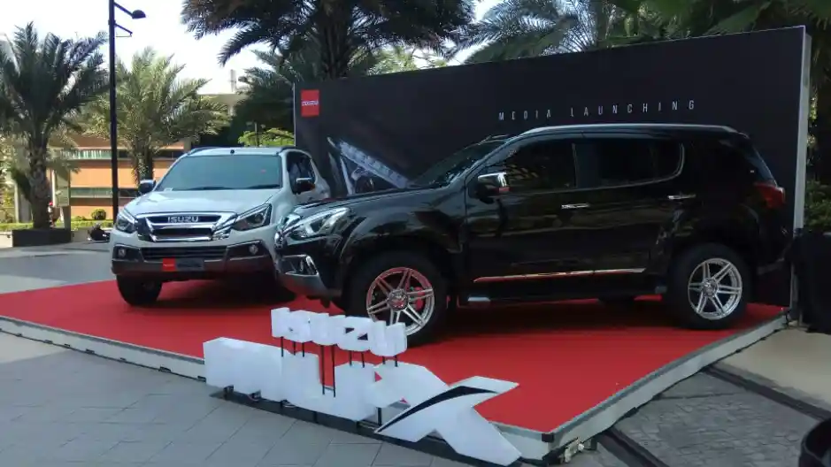 Foto - Isuzu Hadirkan mu-X Facelift, Tersedia Tipe 4x4 MT