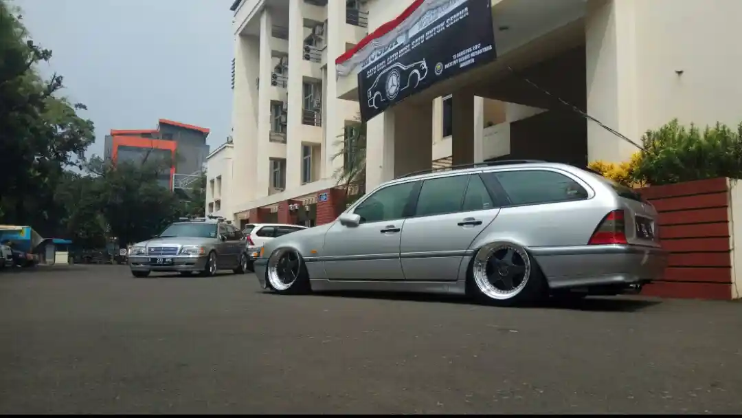 Foto - Mercedes-Benz W 202 Club Indonesia Region Jakarta Miliki Chief Baru