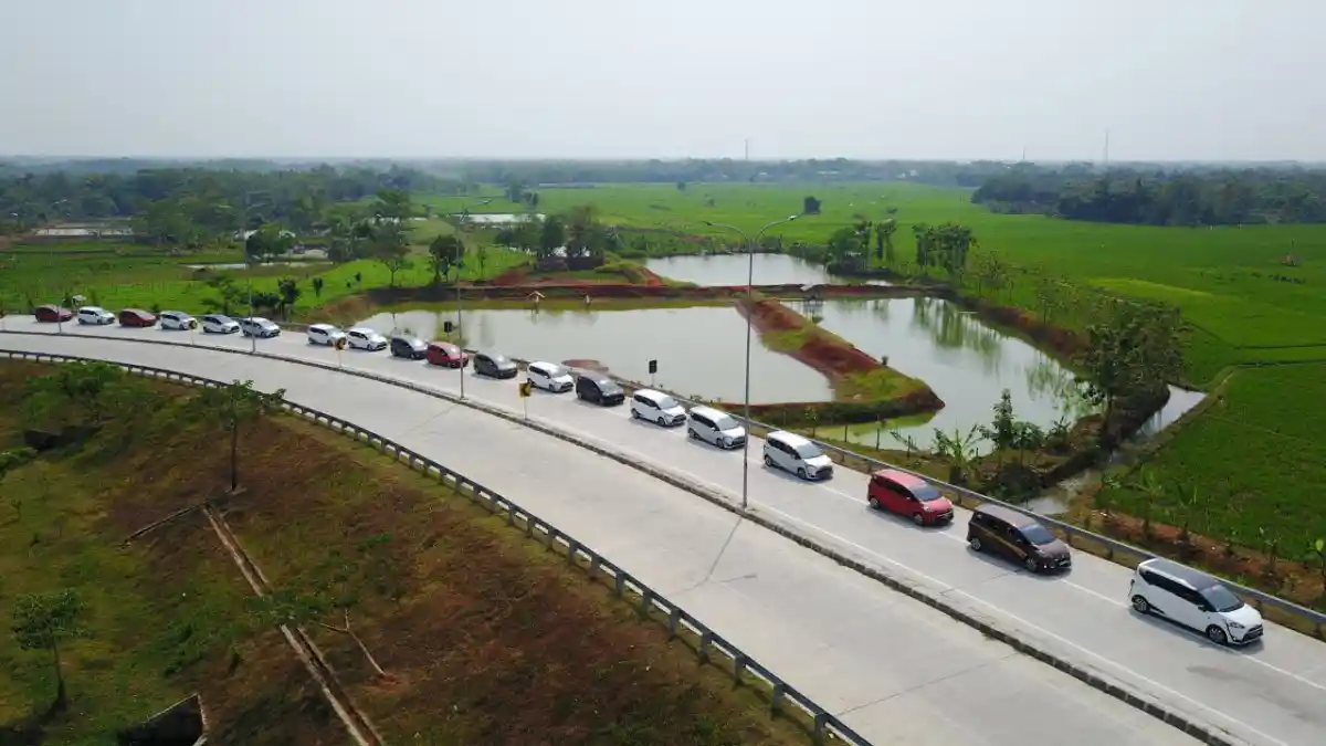 Foto - Pengemudi Indonesia Belum Semua Siap Pakai Jalan Tol