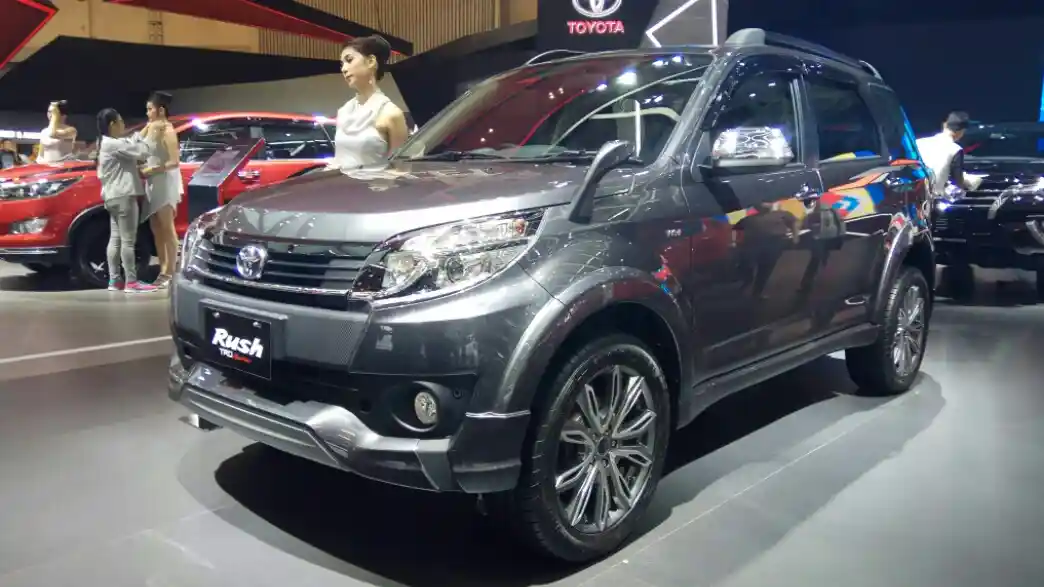 Foto - GIIAS 2017: Toyota Rush Tanpa Ban Serep Goda Pengunjung