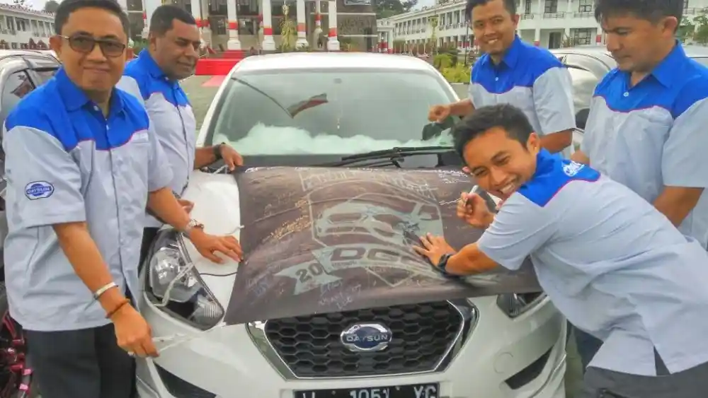 Foto - Bendera Kebanggaan Datsun Go+ Community Indonesia Mendarat di Papua