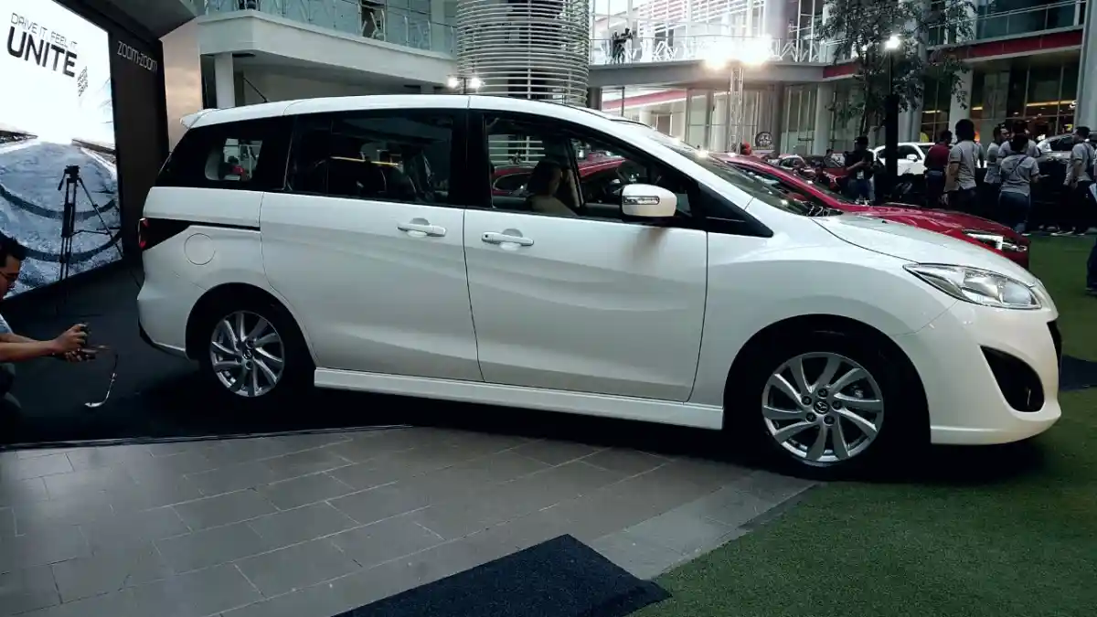Berita - Mazda5 Resmi Mengaspal Dengan Harga Kurang Dari RP 400 Juta