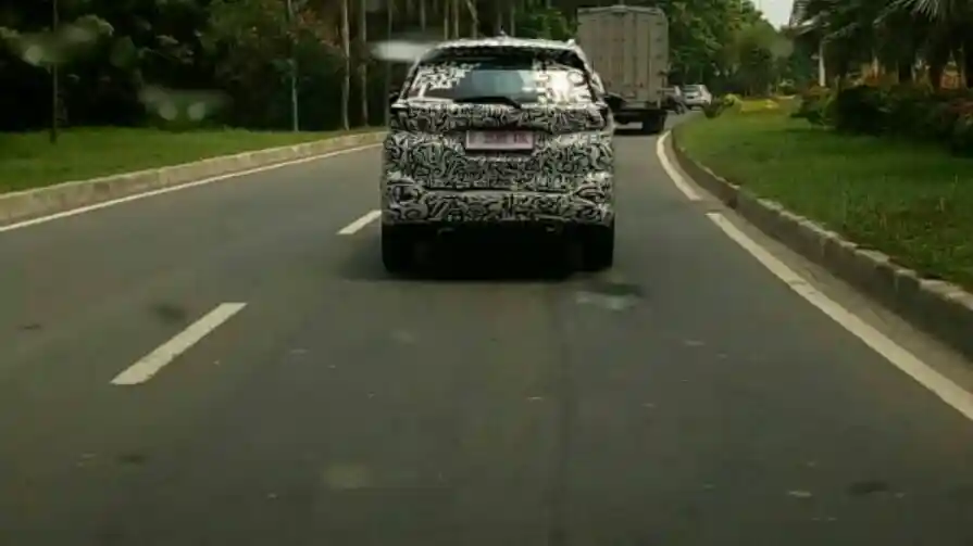 Foto - SPY SHOT: Toyota Rush Generasi Terbaru di Karawang