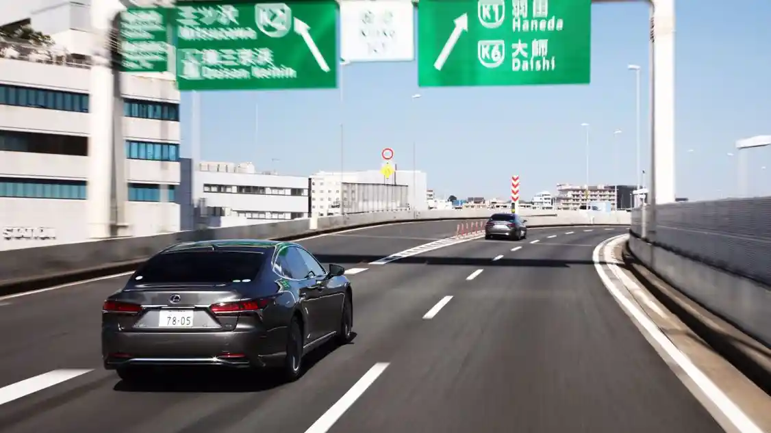 Foto - Mengenal Fitur 'Semi Autonomous' Milik Lexus 500h di Jepang