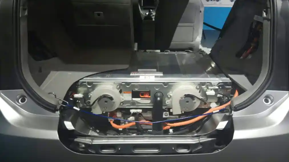 Foto - Indonesia Serius Bangun Pabrik Baterai Mobil Listrik 