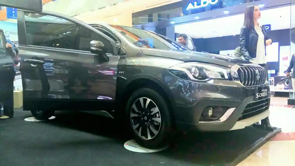 Berita - Suzuki SX4 S-Cross Bertemu Toyota Yaris Heykers, Pilih Mana?