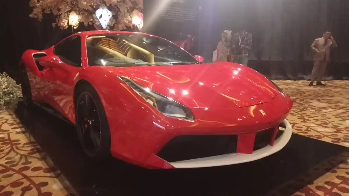 Foto - Harga "Gelap" Untuk Meningkatkan Eksklusifitas Sebuah Ferrari