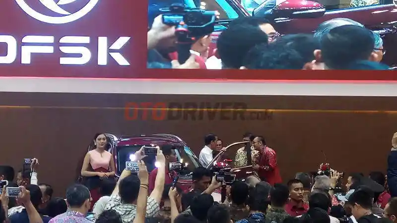 Foto - Jokowi: Saya Baru Pertama Kali Hadir di GIIAS