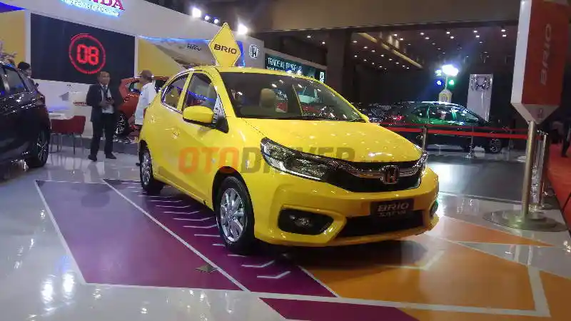 Foto - Pajak Mobil Naik, Beberapa LCGC Kena Dampaknya