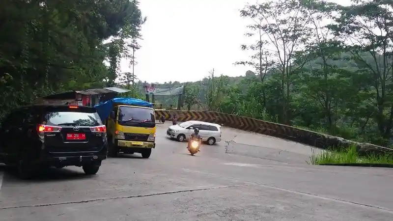 Berita - Mengenal Tanjakan Sitinjau Laut, Jalur Cantik Yang Mematikan
