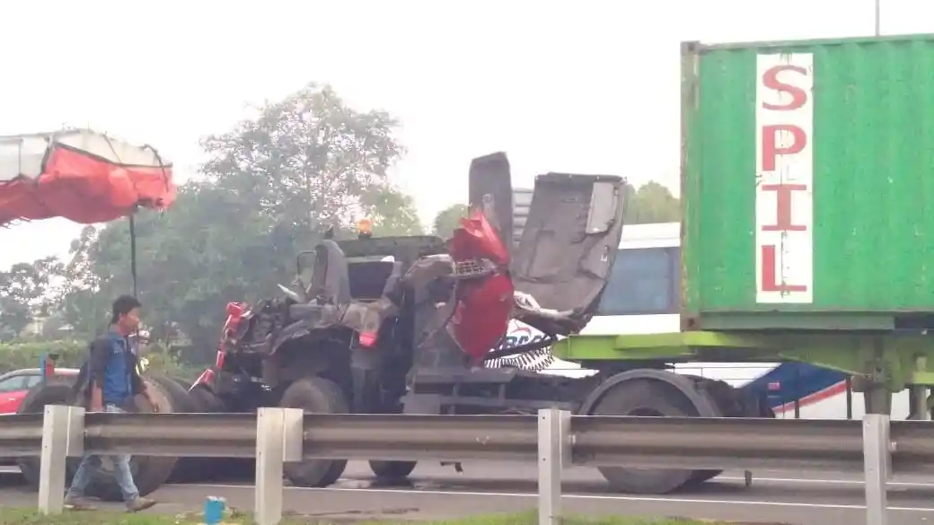 Truk - Kecelakaan Kendaraan Berat Berulang, Butuh Peran Banyak Pihak Untuk Mengatasinya