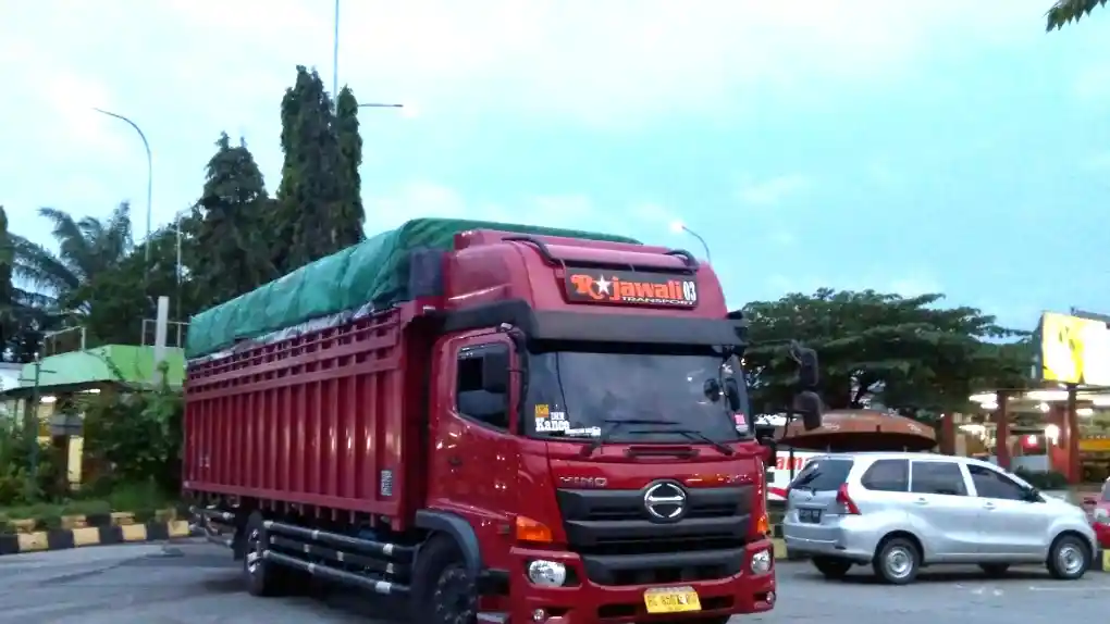 Berita - Waspada Kecelakaan, Hindari Blind Spot Kendaraan Besar