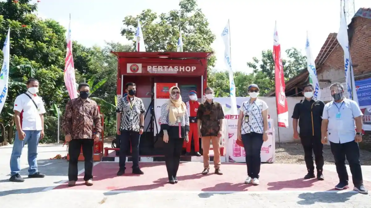 Berita - Pertashop Buka di Desa Tarikolot, Angkutan Pertanian Makin Lancar