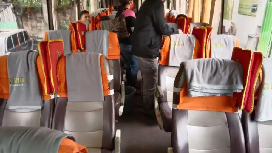 Foto - Seperti Ini Detail Bus 'Legendaris' PO Gunung Harta, Masih Berkaca Tunggal