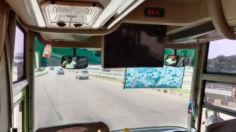 Foto - Seperti Ini Detail Bus 'Legendaris' PO Gunung Harta, Masih Berkaca Tunggal