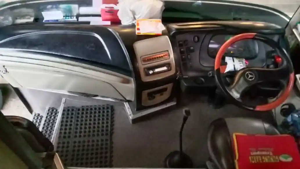 Foto - Seperti Ini Detail Bus 'Legendaris' PO Gunung Harta, Masih Berkaca Tunggal