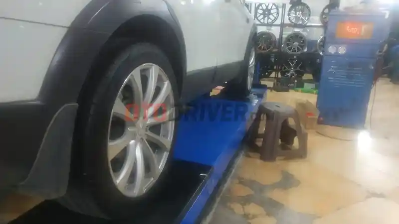 Foto - Catat! Ini Faktor yang Menyebabkan Velg Mobil Cepat Rusak