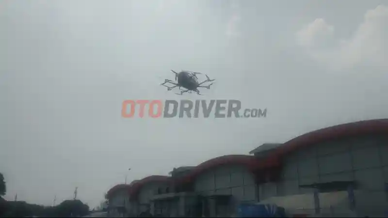 Foto - EHang 216 Lakukan Demo Terbang di JIEXPO Kemayoran, Siap Dioperasikan?