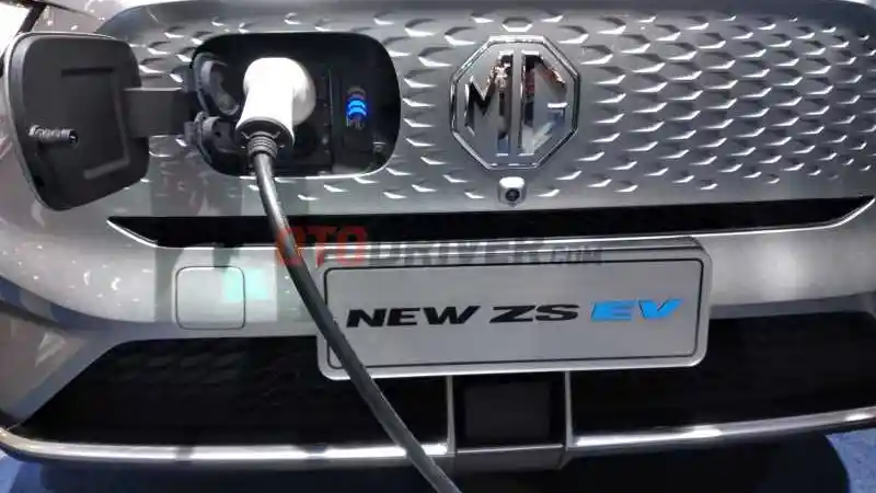 Foto - Kejutan Lagi! MG Luncurkan New MG ZS EV di GIIAS 2022