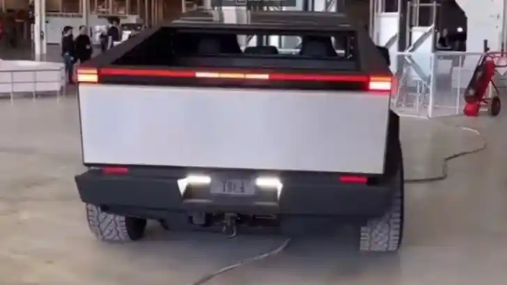 Mobil Listrik - Bentuk Resmi Tesla Cybertruck Bocor? Begini Tampilan Terbarunya