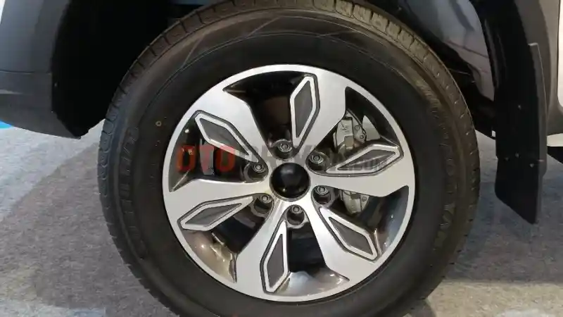 Foto - Wajib Tahu, Ini Alasan Mengapa Ban Mobil Punya Tekanan Ideal 