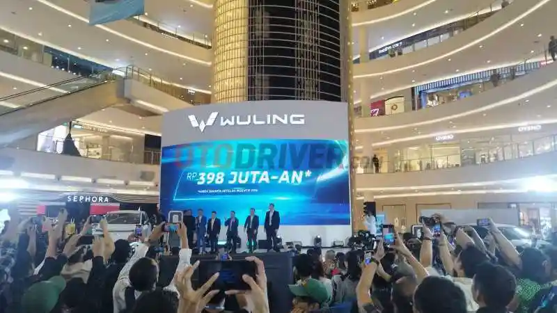 Foto - Wuling Cloud EV Resmi Dibanderol Di Bawah Rp 400 jutaan