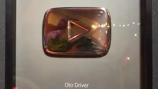 Foto - OtoDriver Raih Penghargaan Silver Play Button Dari YouTube