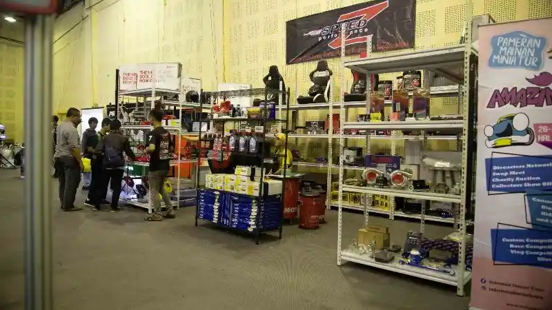 Foto - Puluhan Mobil Modifikasi Rebut Perhatian Pengunjung IMX