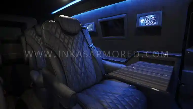 Foto - Di Luar Sangar Dalamnya Segar