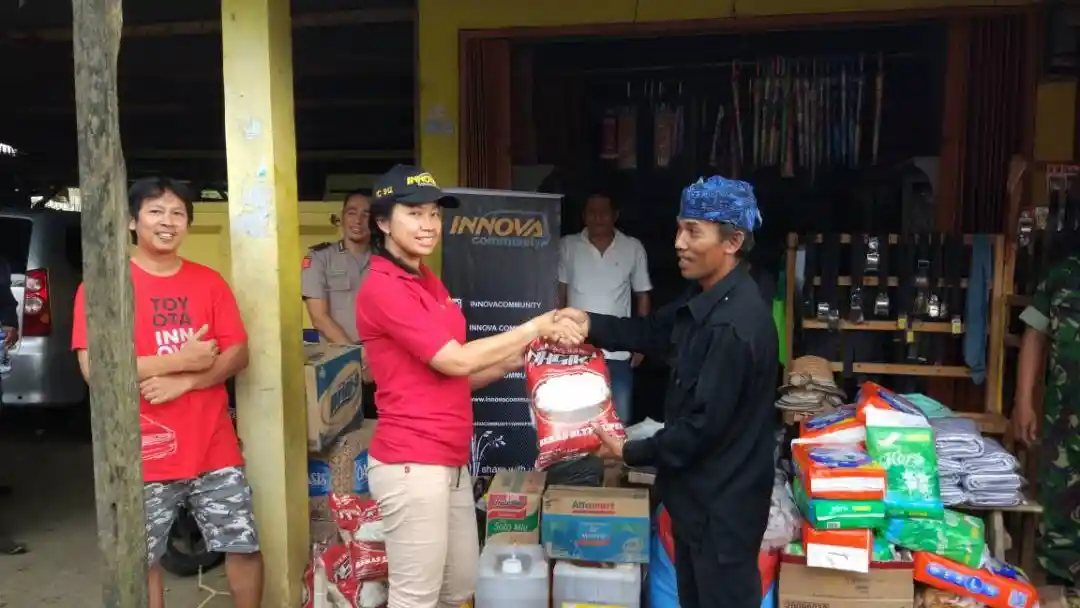 Foto - Innova Community Jalankan Misi Bantuan Musibah Kebakaran Kampung Baduy Luar