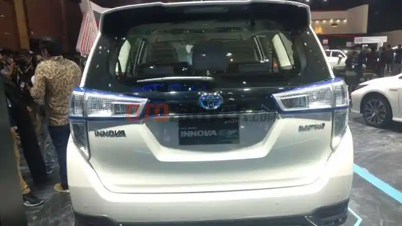 Foto - Toyota Kijang Innova EV, Sebuah Wahana Studi Khusus Indonesia