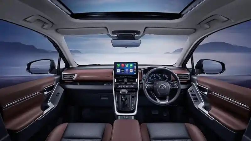 Foto - Toyota Innova Zenix Melantai di Thailand. Seberapa Beda Dengan Versi Indonesia?