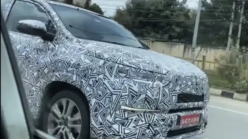 Berita - SPY SHOT: Toyota Kijang Innova Generasi Terbaru Terlihat Lebih Jelas