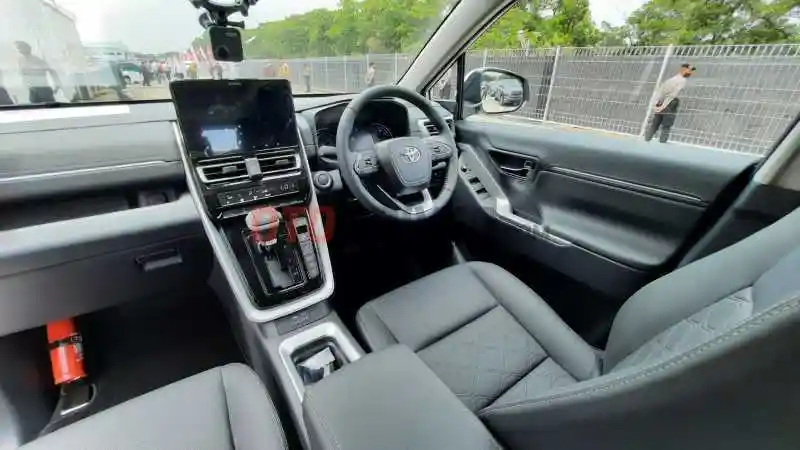 Foto - Membeli Innova Zenix Paling Murah November-Desember Ini, Lihat Alasannya