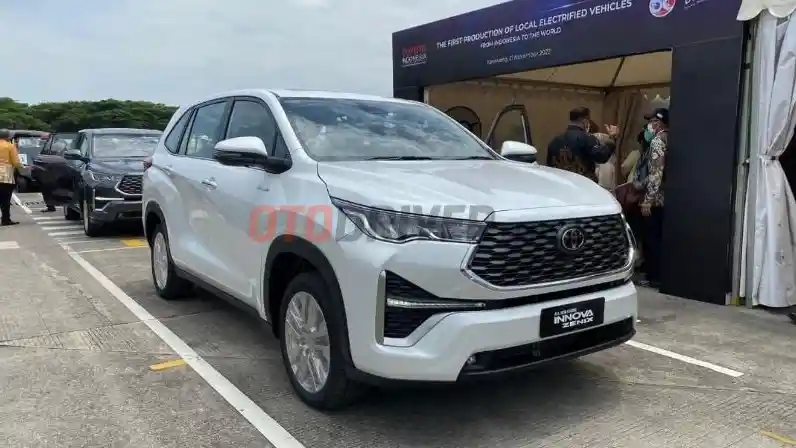 Berita - Banyak Yang Belum Tahu! Jangan Letakan Barang di Bawah Jok Penumpang Depan Zenix Hybrid