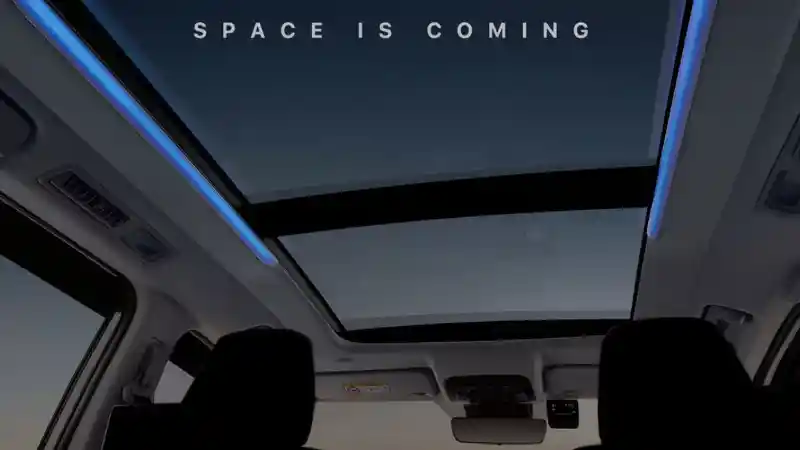 Foto - Sudah Pasti Kijang Innova Zenix Memiliki Atap Panoramik