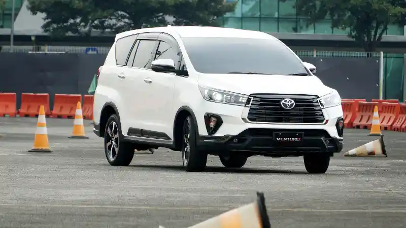 Foto - Komentar Toyota Soal Isu Suntik Mati Innova Diesel Yang Jadi Primadona
