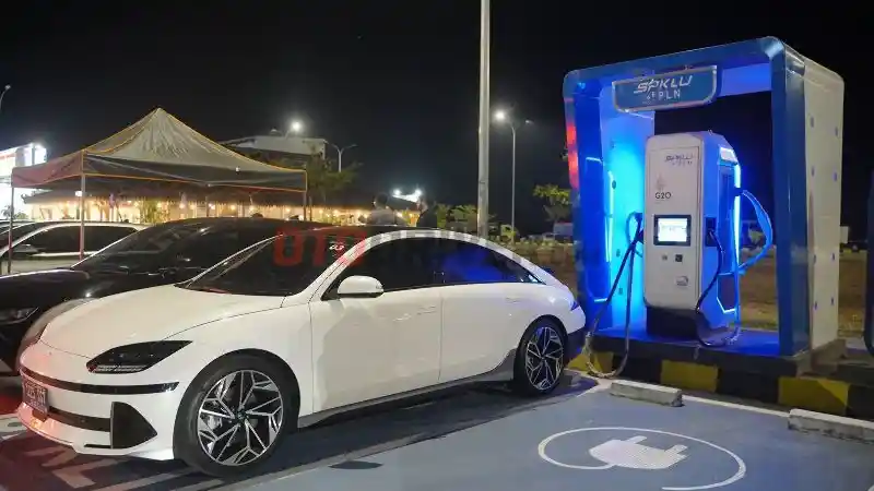 Foto - Antisipasi Pemudik Pakai Mobil Listrik, SPKLU Tambah 114 Tempat Charge Lagi