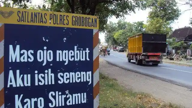 Foto - Lucu, Rambu Peringatan Unik Di Jalur Mudik