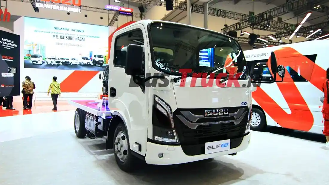 Foto - Isuzu Rilis ELF Mobile EV Charger Di GIIAS 2024
