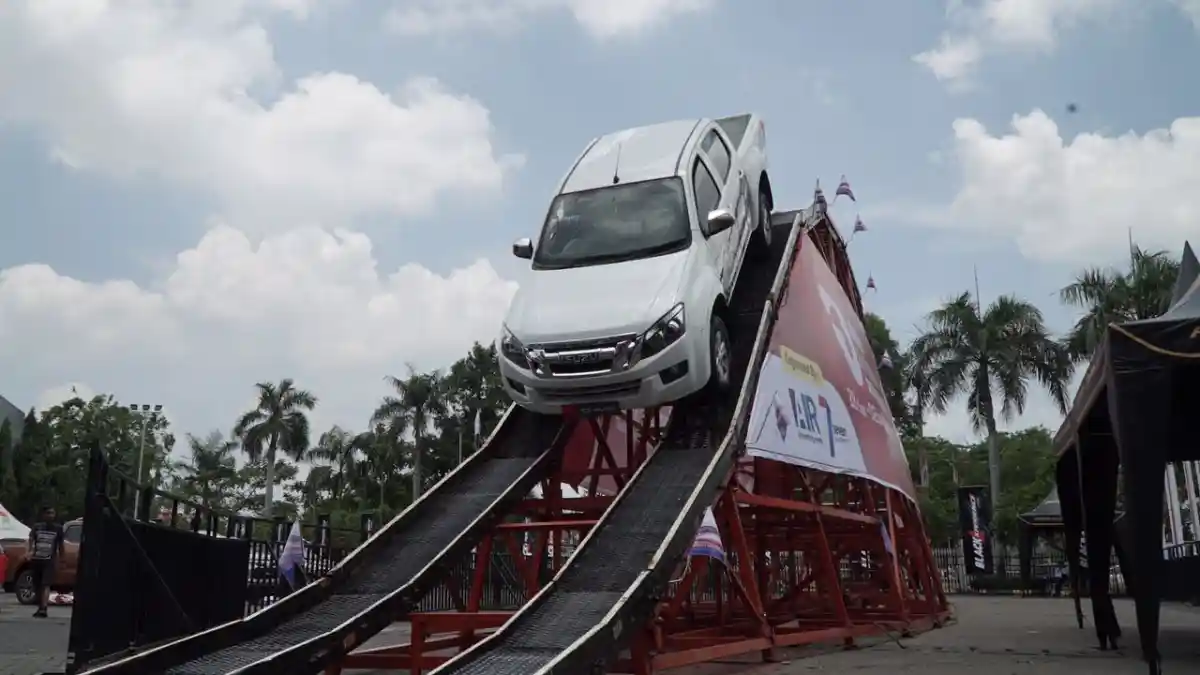 Berita - Begini Cara Mencoba Puluhan Mobil Baru di GIIAS 2021 Surabaya