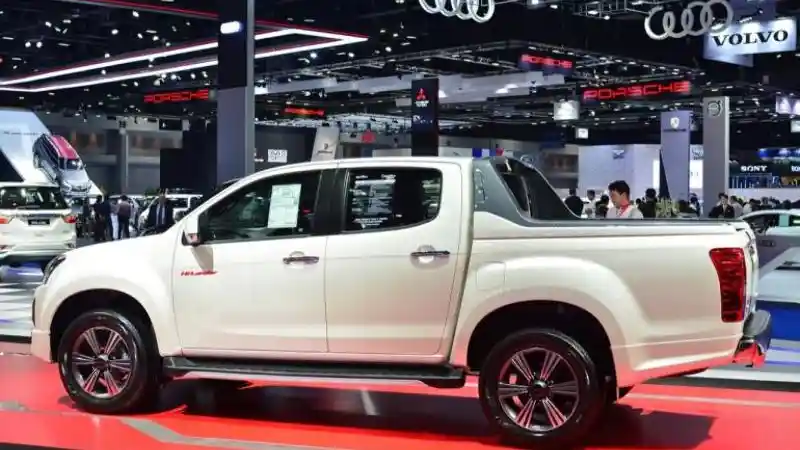 Foto - Isuzu Thailand Rilis D-Max Varian Baru, Bermesin 1.900 CC!