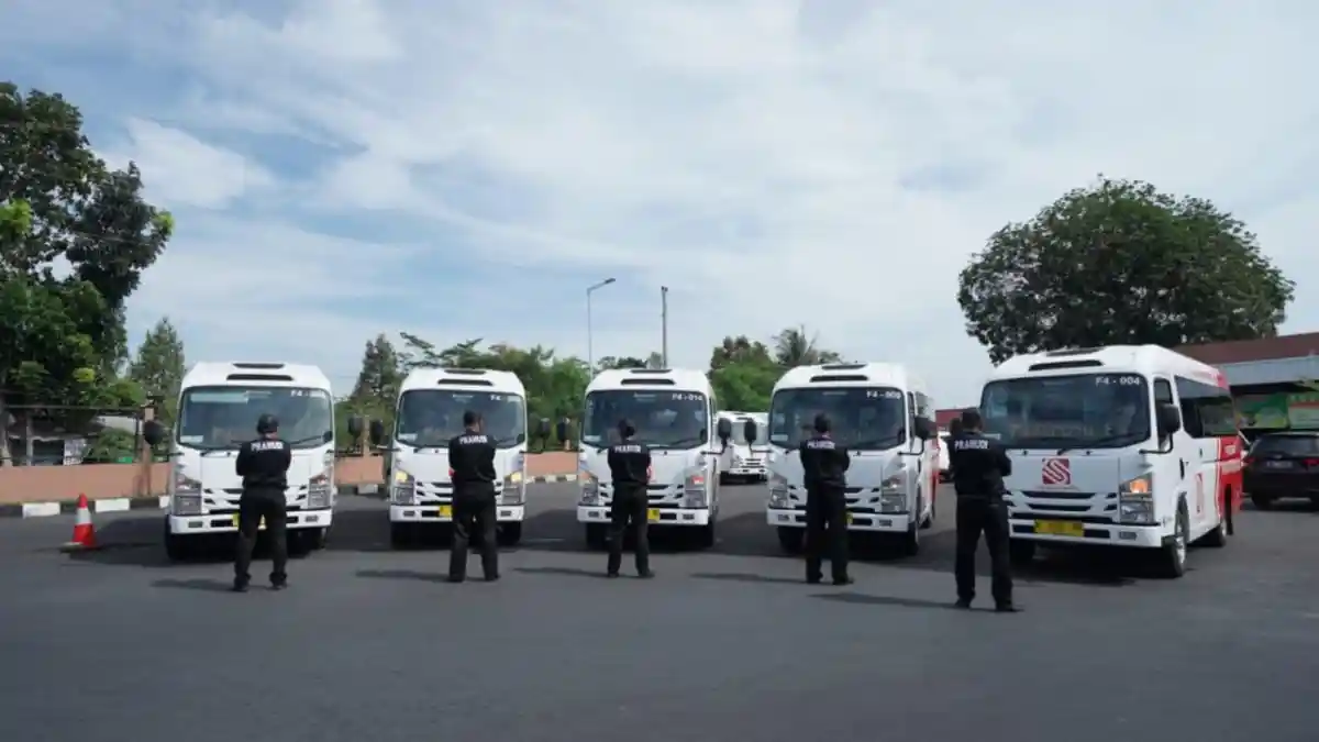 Foto - Sebanyak 17 Feeder Bus Resmi Dioperasikan Pemerintah Daerah Semarang