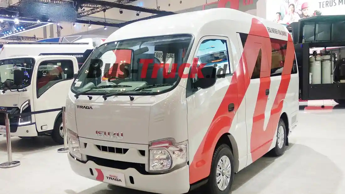 Foto - Isuzu Traga, ‘Pewaris’ Panther Sebagai People Mover