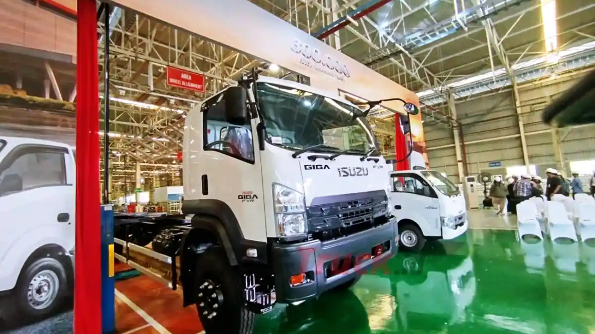 Truk - Isuzu Krawang Plant Sudah Produksi 300.000 Unit Sejak 2015