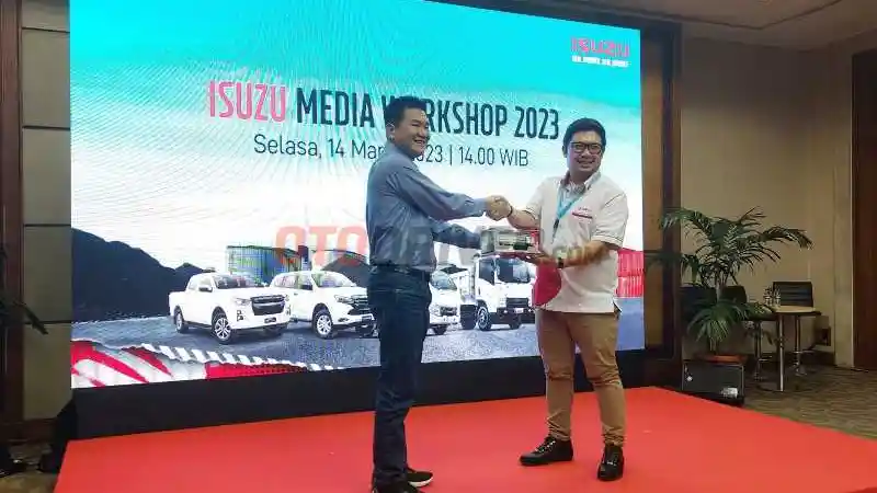 Foto - Merambah Fokus ke Sektor Pertambangan, Teknologi Isuzu Jadi Andalan, BBM Lebih Irit! 