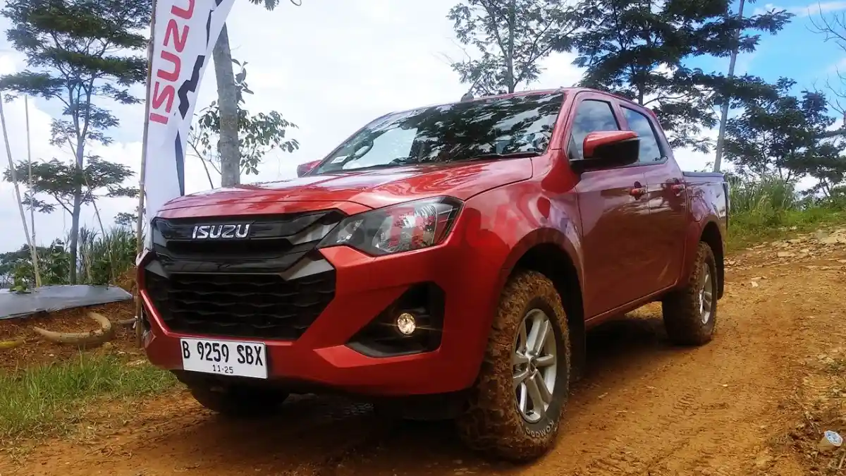 Foto - Ramp Check Mandiri Ala Isuzu Untuk Keamanan Masa Nataru